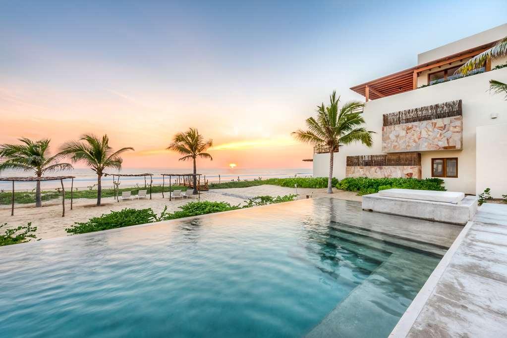 Marea Beachfront Villas Zihuatanejo Exterior photo