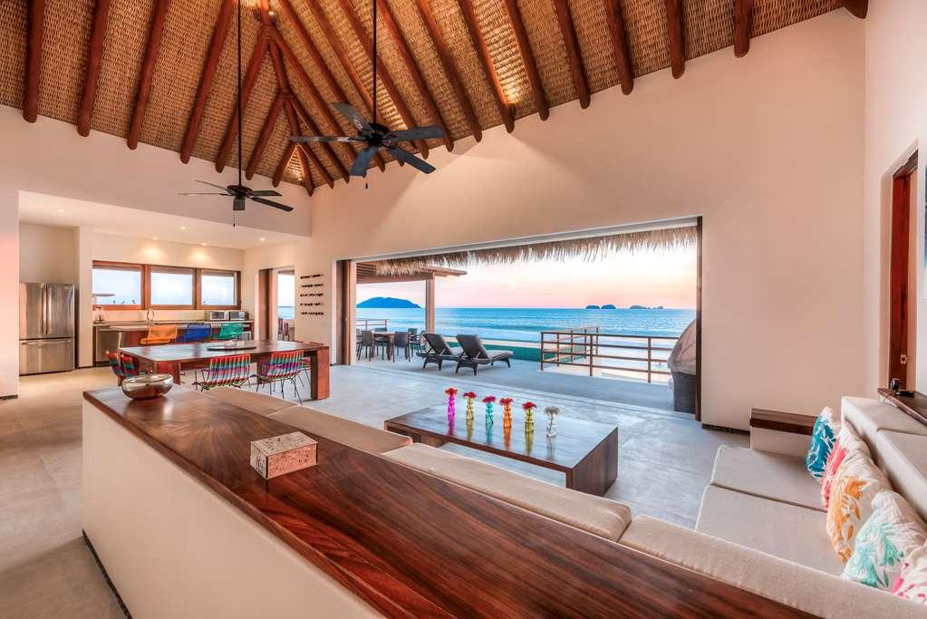 Marea Beachfront Villas Zihuatanejo Room photo