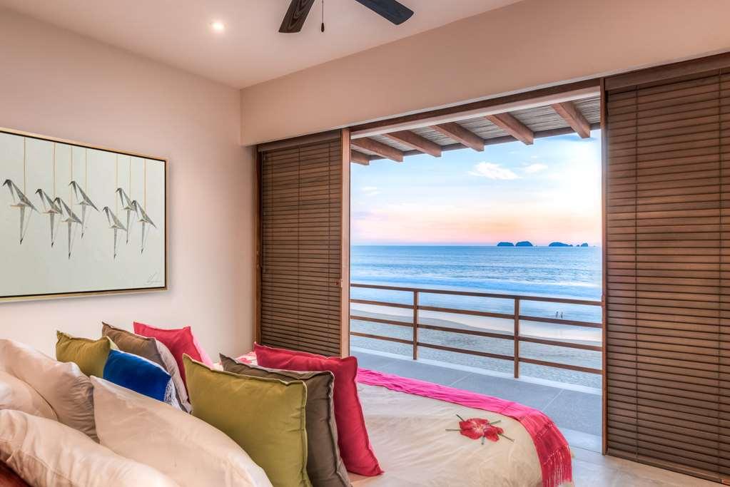 Marea Beachfront Villas Zihuatanejo Room photo