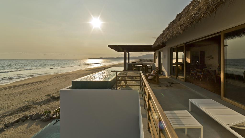 Marea Beachfront Villas Zihuatanejo Exterior photo