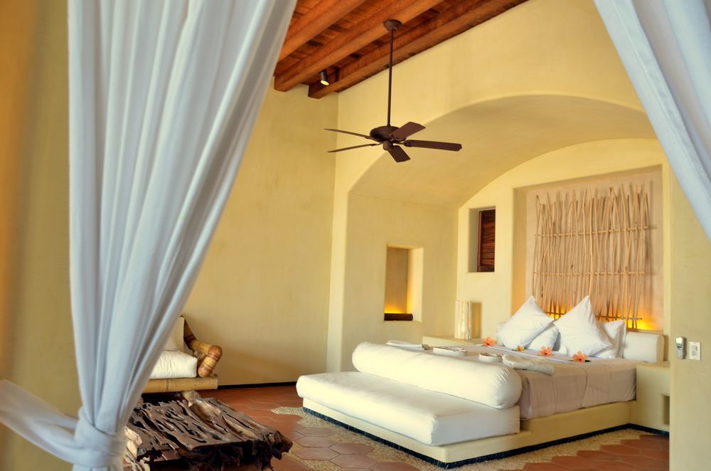 Marea Beachfront Villas Zihuatanejo Exterior photo
