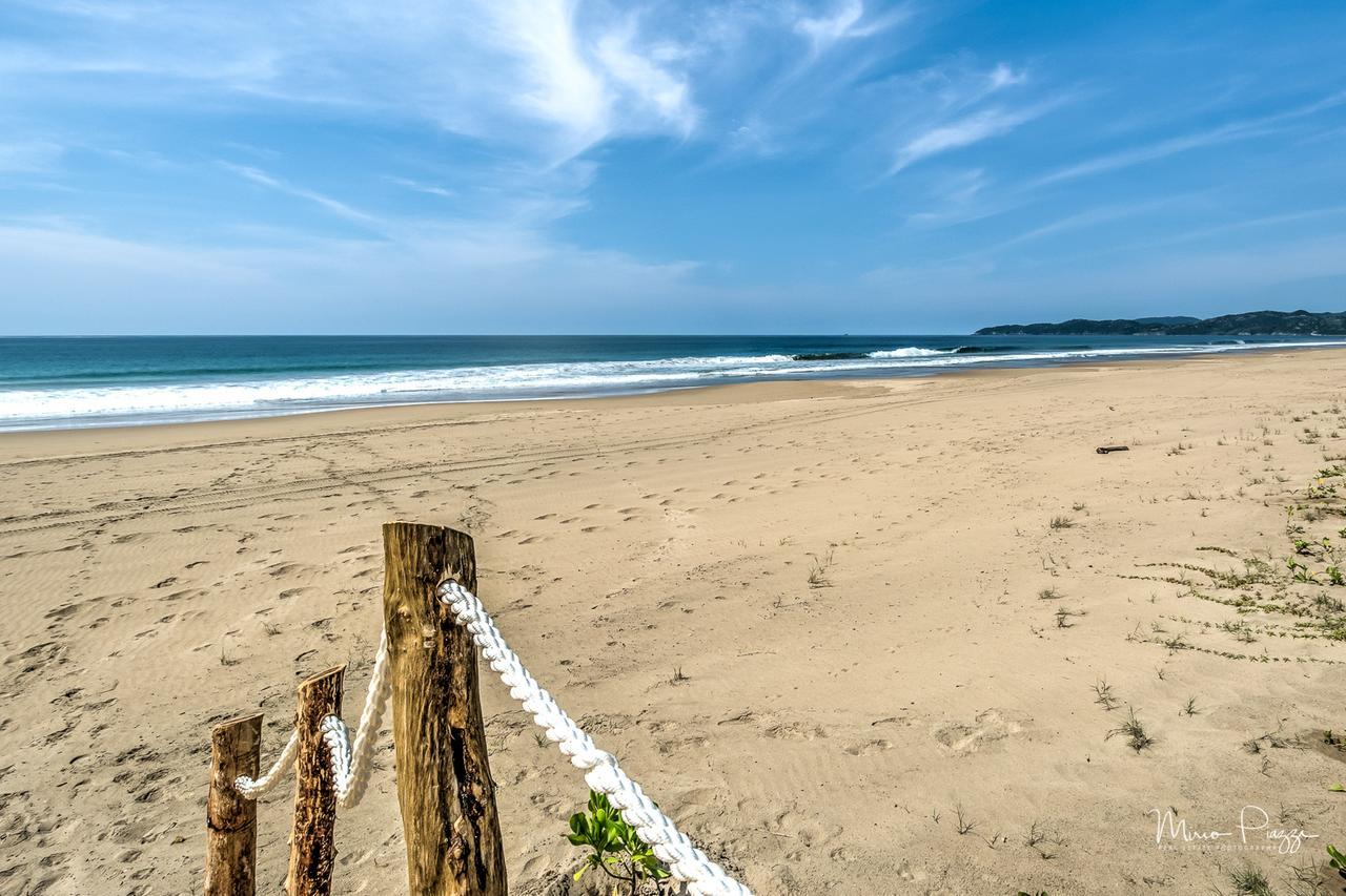 Marea Beachfront Villas Zihuatanejo Exterior photo