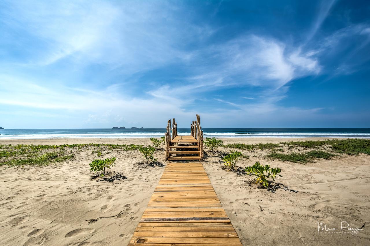 Marea Beachfront Villas Zihuatanejo Exterior photo