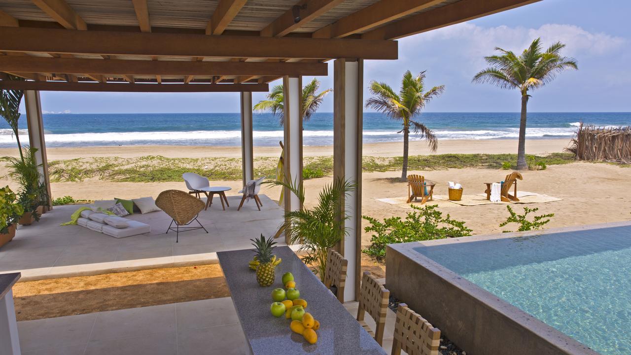 Marea Beachfront Villas Zihuatanejo Exterior photo