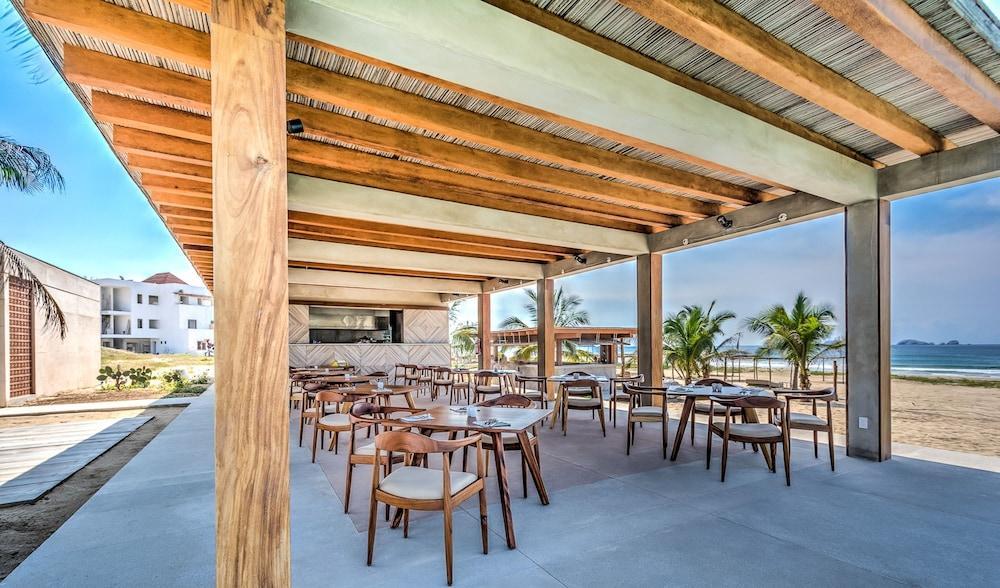 Marea Beachfront Villas Zihuatanejo Exterior photo